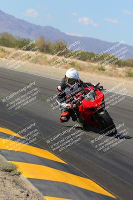 media/Oct-08-2022-SoCal Trackdays (Sat) [[1fc3beec89]]/Turn 7 Inside (145pm)/